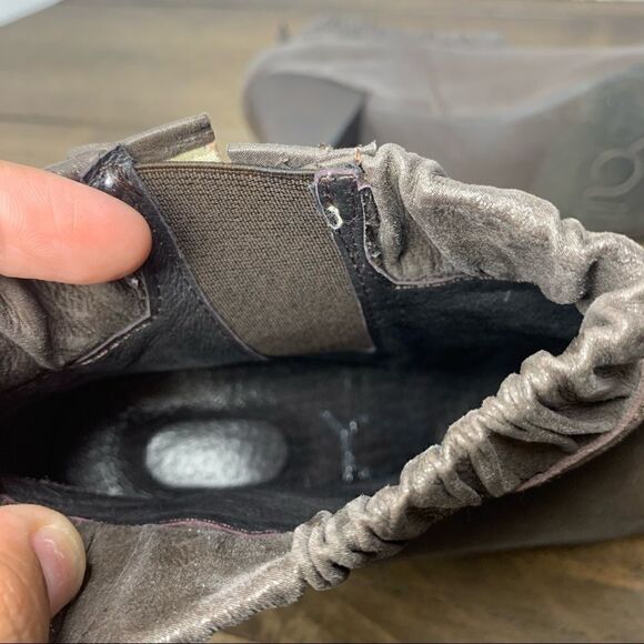 YOU by Crocs Leather Ankle Booties sz 9 - Picture 11 of 12